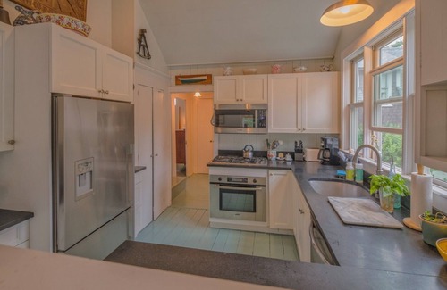 East Chop Casa | Oceanview East Chop Beach House - 4 Bed/2 Bath - 5 min walk to beach