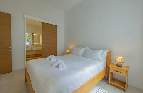 Grand Gaube Apartamento | Oceanview Escape - Beachfront Apartment