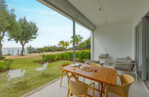Grand Gaube Apartamento | Oceanview Escape - Beachfront Apartment