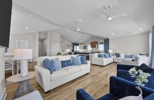 McCutcheon Field Casa | Oceanview Home with private pool and close beach access
