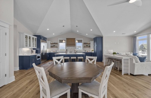 McCutcheon Field Casa | Oceanview Home with private pool and close beach access
