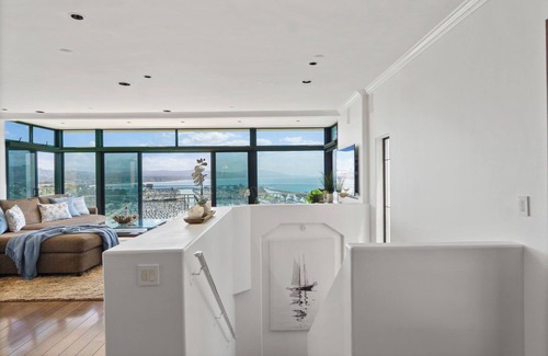 Dana Point Condominio | Oceanview luxe condo, deck & sauna - Harbor Haus