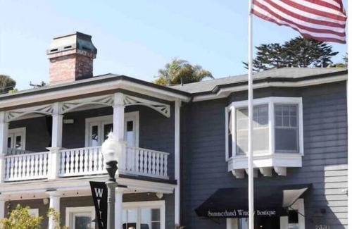 Summerland Condominio | Oceanview Luxury Summerland Beach Condo B above Wine Tasting Room- walk to beach