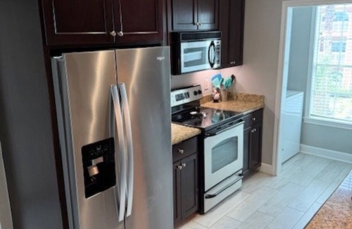 Galveston Condominio | Oceanview Oasis Balcony + Pools Steps to Beach