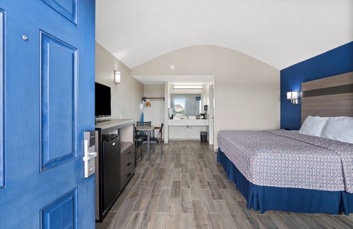 Rockport Hotel | Oceanview Penthouse King room in perfect location