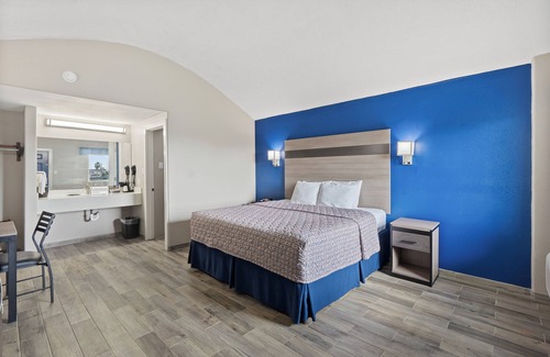 Rockport Hotel | Oceanview Penthouse King room in perfect location