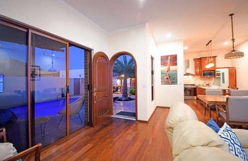 El Manglito Casa | Oceanview Rooftop, Private Pool, Game Room & Bar