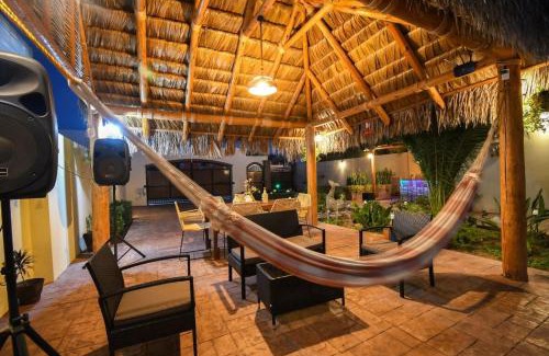 El Manglito Casa | Oceanview rooftop private pool game room & bar