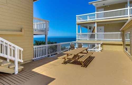 Lincoln City Apartamento | Estudio con vista al mar en el nivel principal: acceso cercano a la playa, perros bienvenidos.
