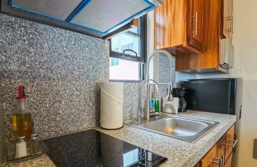 Colina del Sol Apartamento | Oceanview Studio, Smart TV, Pool, Beach 5-min Walk