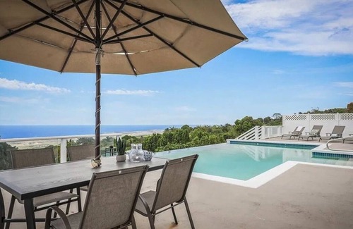 Holualoa Casa | Oceanview Suites + Cottage