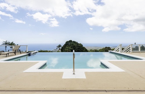Holualoa Casa | Oceanview Suites + Cottage