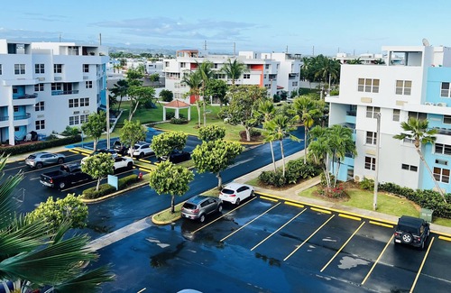 Puerto Nuevo Apartamento | Oceanview Three-Level Penthouse with Roof Deck