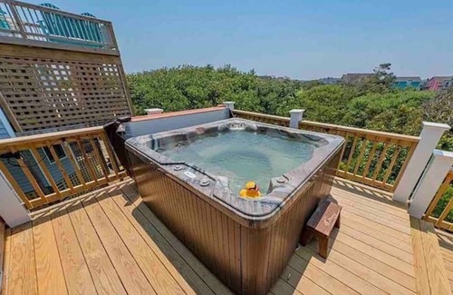 Ocean Sands Casa | OceanViews, 7 Bedroom ~ HotTub, Oceanside quiet neighborhood with community pool