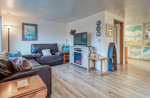 Nelscott Casa | ¡Disfruta de una escapada playera asequible para hasta 6 personas en Lincoln City, Oregón!