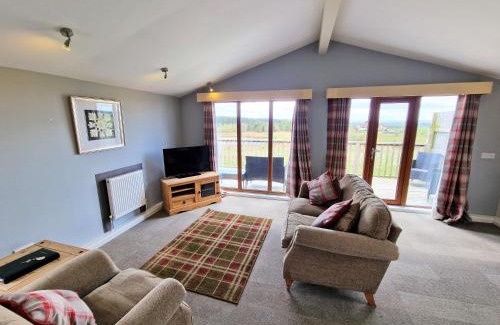 Kelty Chalet De Esquí | Ochil 10 with Private Hot Tub - Fife - Loch Leven - Lomond Hills
