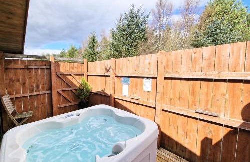 Kelty Chalet De Esquí | Ochil 8 with Private Hot Tub - Fife - Loch Leven - Lomond Hills