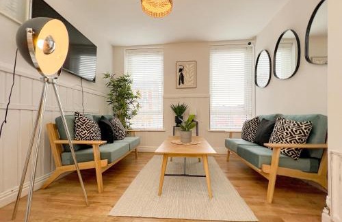 New Lodge Hotel | Ocho Homes By Eight Continents Duncairn Gardens