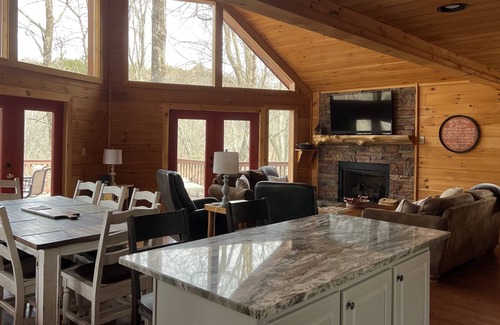 Copperhill Cabina | Ocoee Riverfront Cabin near Blueridge GA