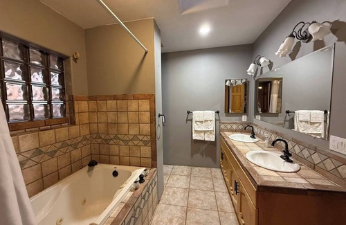 Rio Rico Casa | Ocotillo Ranch, relax, enjoy the majestic mountains, wildlife and best sunsets.