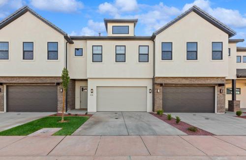 Santa Clara Casa | Ocotillo Spring Resort 44 Sky Fire Private Brand-New Home, Private Hot Tub, and Community Pool