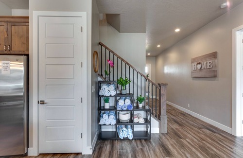 Ivins Casa | Ocotillo Springs Resort 18| Sleeps 18 people, Arcade Game, Grill, and Community Amenities