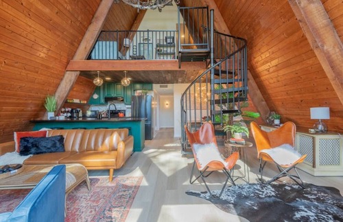 Guntersville Cabina | Book A-Frame Family Cabin Getaway! Walk to Lake!