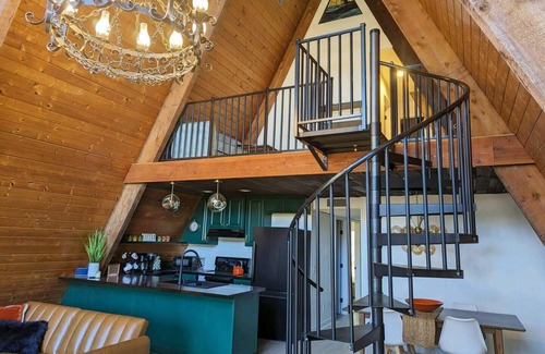 Guntersville Cabina | Book A-Frame Family Cabin Getaway! Walk to Lake!