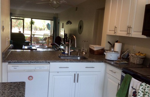 Ventura Condominio | OCT abierto. noches gratis, Piso principal 2/2-Gated, WiFi-GOLF-pools, -Universal 30 min.