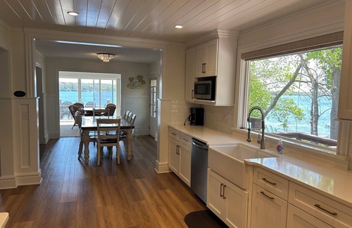 Delavan Lake Casa | ¡Cuarta noche gratis del 3 al 14 de junio Estancias, todas las comodidades ~ Waterfront Spacious Lake House!