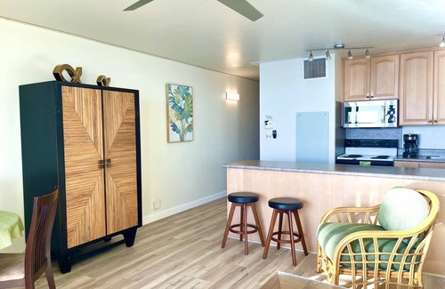 Kihei Complejo | AUG Special Beautiful 1 Bedroom Beachfront condo on the beach with free parking