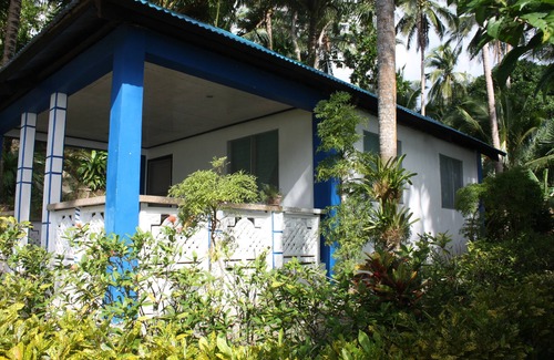 Dalupuri - San Antonio Island Casa | Octopussy Bungalow Beach Resort