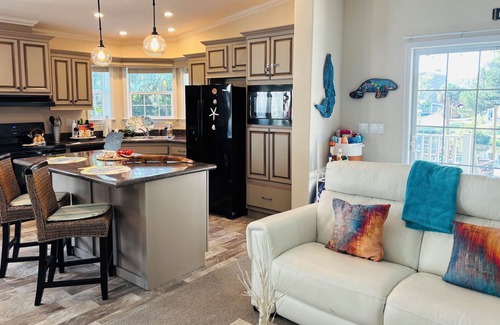 Weeki Wachee Gardens Casa | Cozy Florida Vibe-Waterfront- Early & Late Ck-in & out!