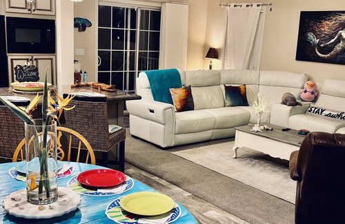 Weeki Wachee Gardens Casa | Cozy Florida Vibe-Waterfront- Early & Late Ck-in & out!