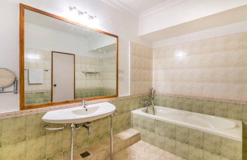 Bangalore City Center Hotel | Octave Hotel Double Rd