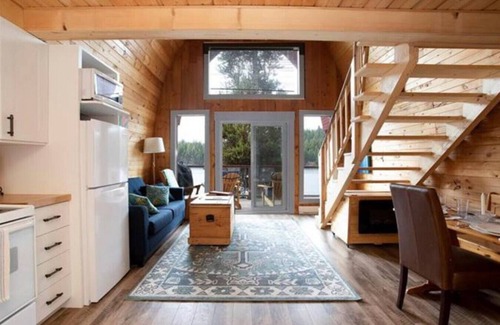 Idabel Lake Cabina | October Sky - Cabin on the Lake! Near Big White 35 mins to Kelowna