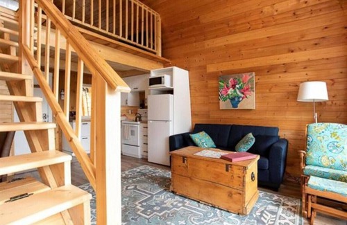 Idabel Lake Cabina | October Sky - Cabin on the Lake! Near Big White 35 mins to Kelowna