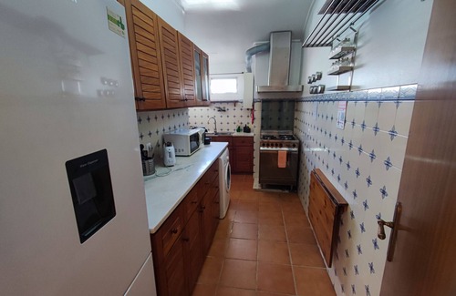 Paco De Arcos Apartamento | Oeiras, 2 bedroom apartment w/ balcony and barbecue next to Parque dos Poetas