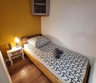 Oerlinghausen Apartamento | Oerlinghausen, Gesamte stilvolle Wohnung, 3 Schlafzimmer, 4 Betten