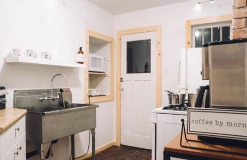 Kitsilano Apartamento | ♡of Kits:2BR Pet Friendly Heritage Rustic Chic Apt