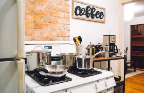 Kitsilano Apartamento | ♡of Kits:2BR Pet Friendly Heritage Rustic Chic Apt