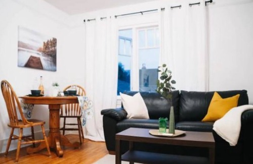 Kitsilano Apartamento | ♡of Kits:2BR Pet Friendly Heritage Rustic Chic Apt