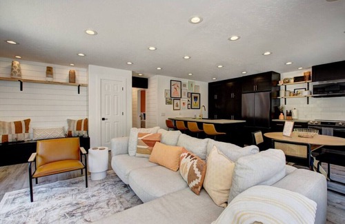 Southeast Boise Casa | Off-Broadway - Modern w/outdoor oasis of fun