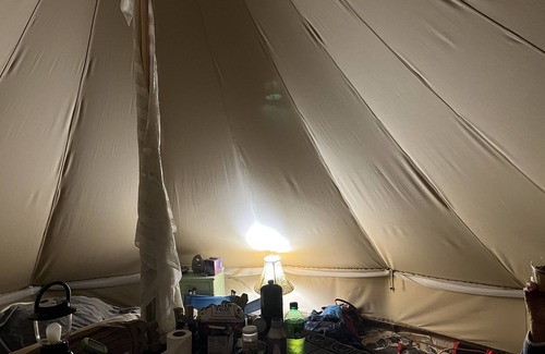 Bryson City Alquiler De RV | Off grid Bell Tent Full size Bed & Solar powered.