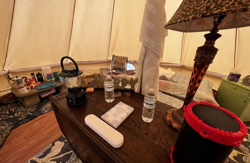 Bryson City Alquiler De RV | Off grid Bell Tent Full size Bed & Solar powered.
