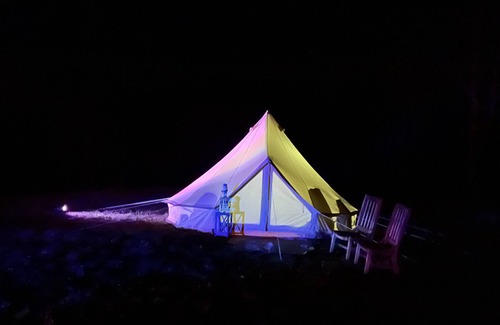 Bryson City Alquiler De RV | Off grid Bell Tent Full size Bed & Solar powered.