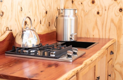 Huntsville Cabina | Off-Grid Glamping Cabin Away from the noise and lights