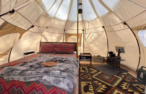 Mentone Alquiler De RV | Off Grid Luxury Bell Tent Camping