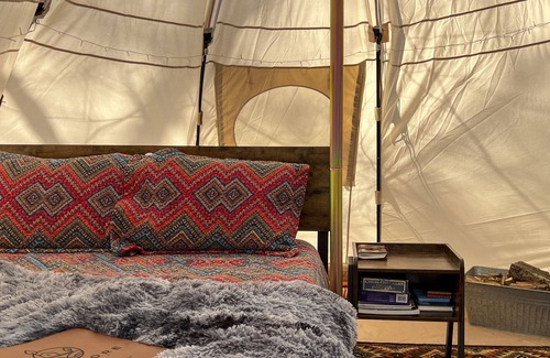 Mentone Alquiler De RV | Off Grid Luxury Bell Tent Camping