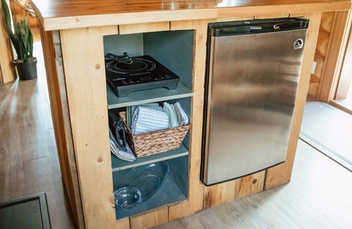 Rock Lake Casa | Off Grid Mountain Lodge - Cabins - Sauna - Hot Tub - Fishing